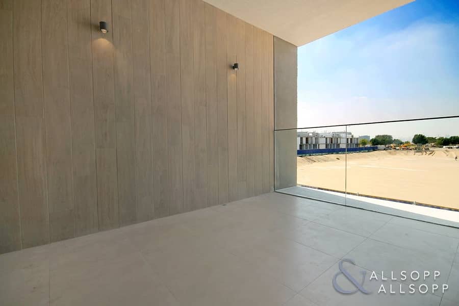 5 Backs Pool and Park | Modern 3 Bed Villa