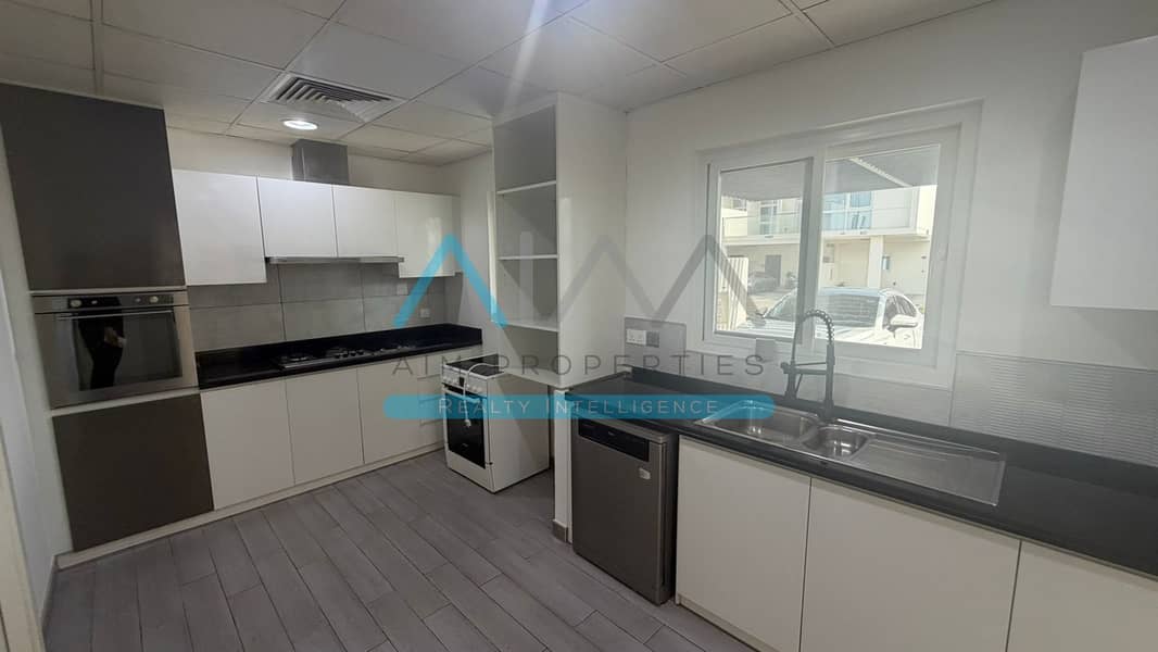 9 57103ea5-2449-4da5-bd48-48cea9ff3645. jpg