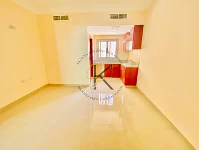 Estudio para en Alquiler en Muwaileh Commercial, Sharjah - 9b348c52-30a1-4c74-afba-efbb3c1cde0a. jpg Estudio para en Alquiler en Muwaileh Commercial, Sharjah - 9b348c52-30a1-4c74-afba-efbb3c1cde0a. jpg