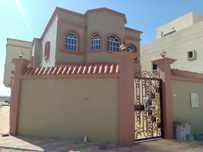 للبيع فيلا جديده مودرن تشطيب ممتاز جدا بمساحة بناء كبيره تملك حر لجميع الجنسيات من المالك مباشر للبيع فيلا جديده مودرن تشطيب ممتاز جدا بمساحة بناء كبيره تملك حر لجميع الجنسيات من المالك مباشر