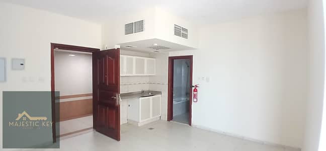Studio de  à à louer à Al Qasimia, Sharjah - 20240717_110110. jpg