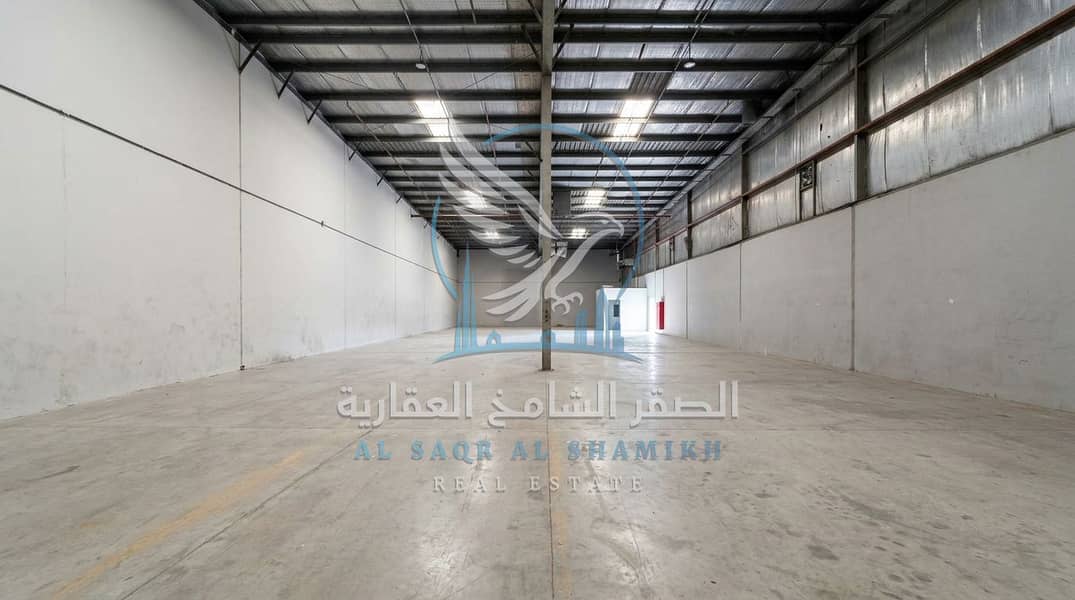 6 10,000 قدم² مع مدخل خاص في الصناعية 11. . jpeg