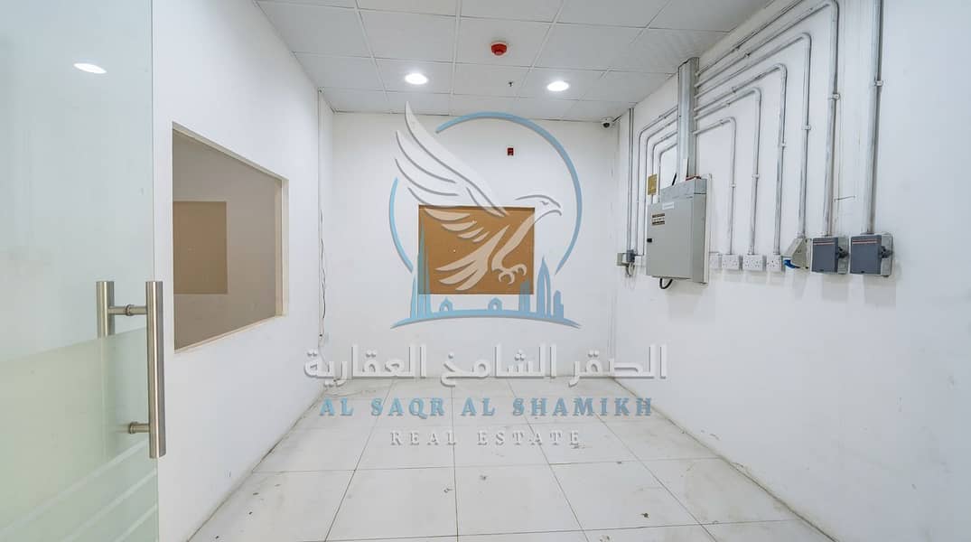 10 تبحث عن مساحة كبيرة وموقع عملي؟ هذا المستودع يستحق المعاينة. . jpeg