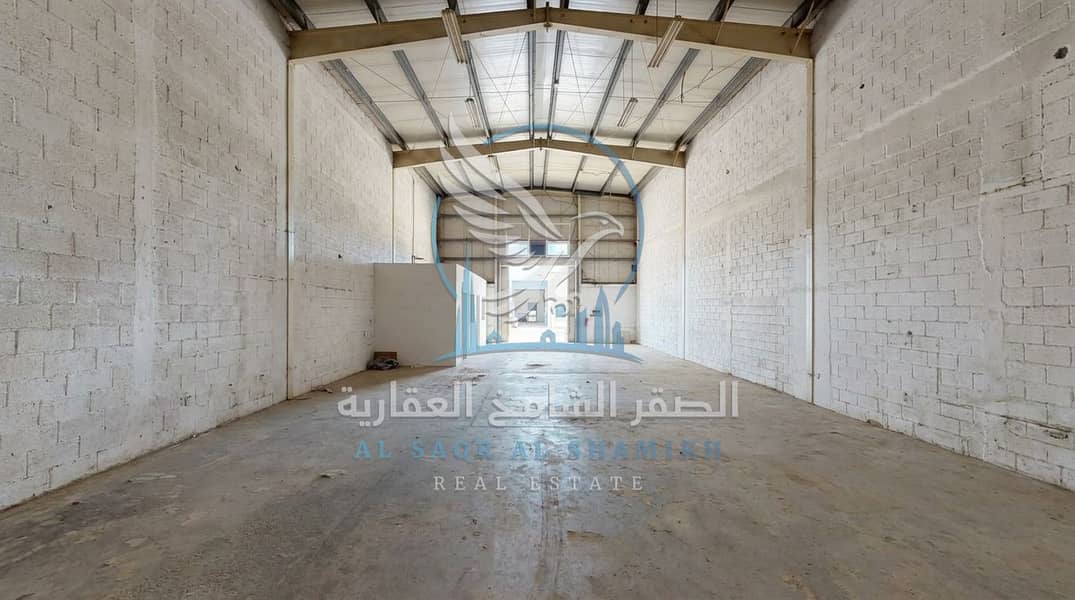 3 مستودع على شارع رئيسي مباشر في الصناعية 11 ومساحة 2,800 قدم. . jpeg