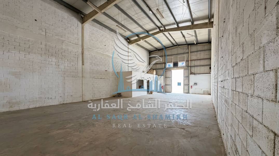 4 مستودع للإيجار في الصناعية 11 بمساحة 2,800 قدم² وتجهيزات عملية. . jpeg