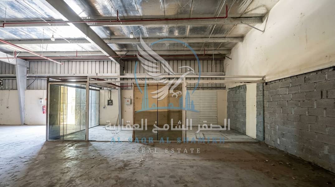 7 مستودع واسع في الصناعية 11 بمساحة 5,750 قدم² ونظام حريق جديد بالكامل. . jpeg