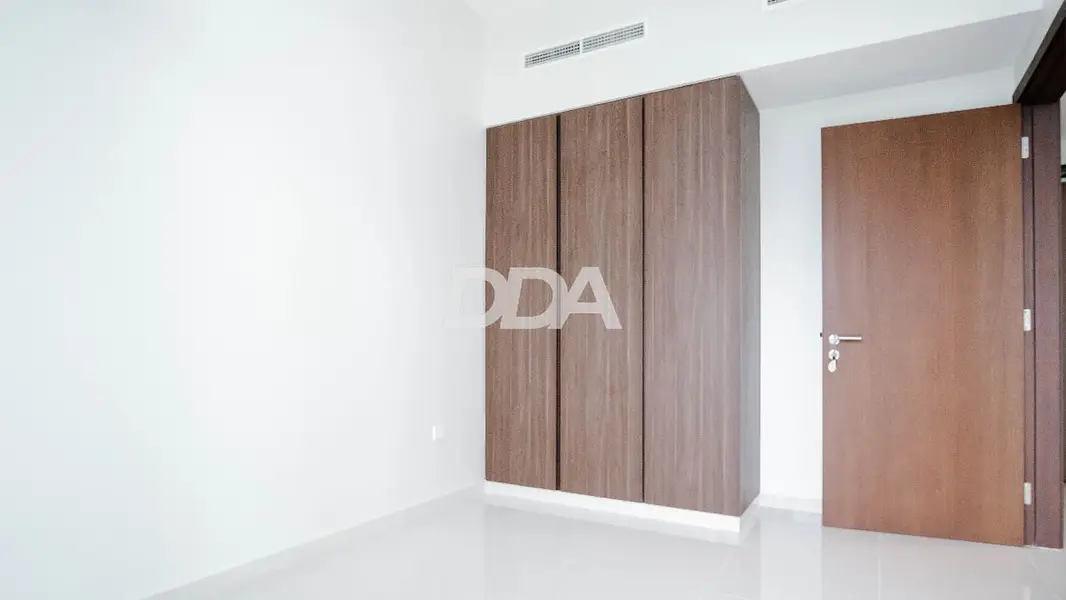 SEMI FURNISHED | HIGH FLOOR | VACANT
