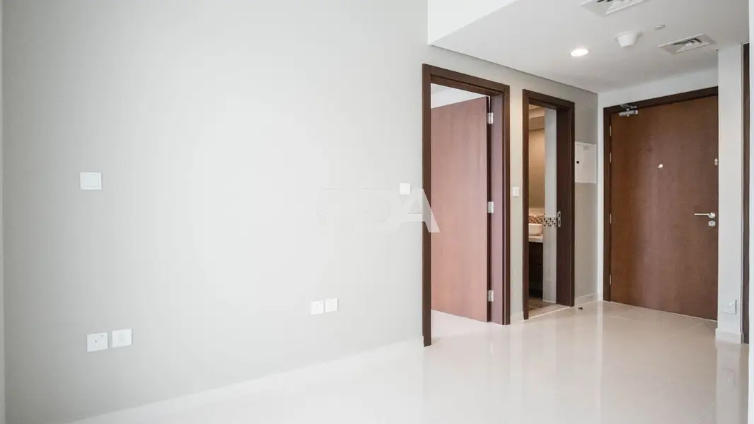 SEMI FURNISHED | HIGH FLOOR | VACANT