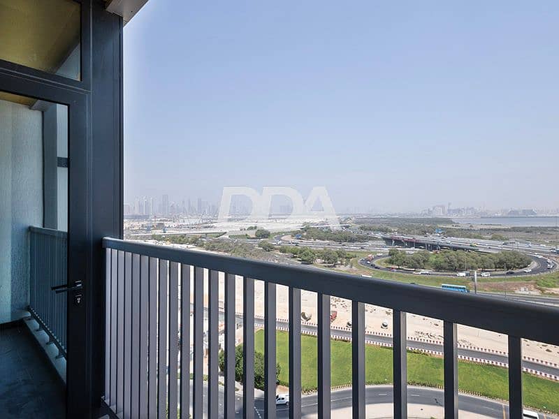 13 008_Crest. jpg