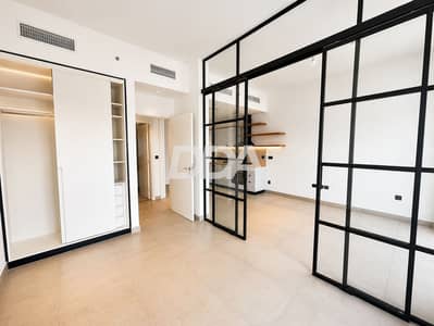 شقة 1 غرفة نوم للايجار في دبي هيلز استيت، دبي - socio-tower-b-glass-partition-bedroom-view-05. png شقة 1 غرفة نوم للايجار في دبي هيلز استيت، دبي - socio-tower-b-glass-partition-bedroom-view-05. png