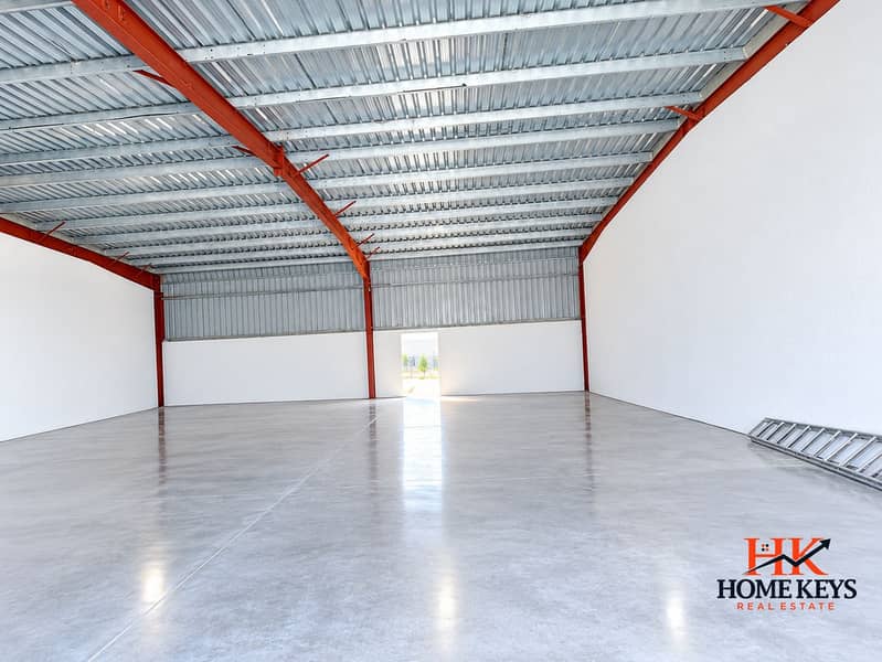 3 Ideal For Fashion Studio & Pet Shop Near SZR Ready To Move-2. png