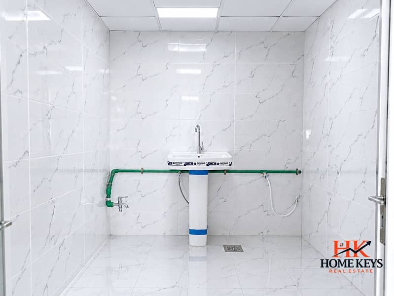 5 🔥 Prime Warehouse Near Al Khail Road 7M Height Indoor & Outdoor Parking Tax-Free Ideal for Storage-5. png