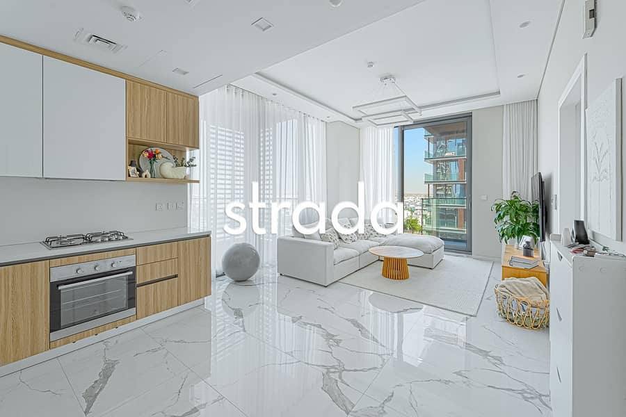 UNFURNISHED | Spacious | Corner unit UNFURNISHED | Spacious | Corner unit