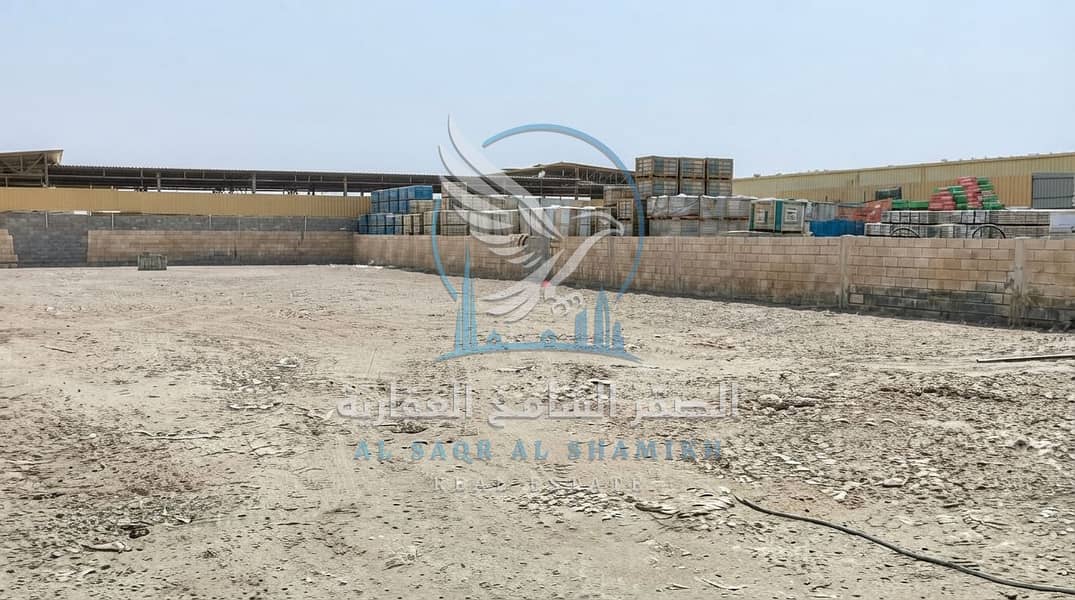 4 Spacious yard suitable for businesses requiring a large outdoor area. jpeg