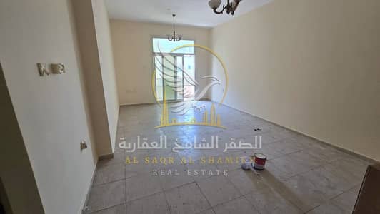 库拉亚赫， 夏尔迦 1 卧室公寓待租 - apartment-for-rent-1-bedroom-alqlyaa-alsharqa-living-room-10. jpg