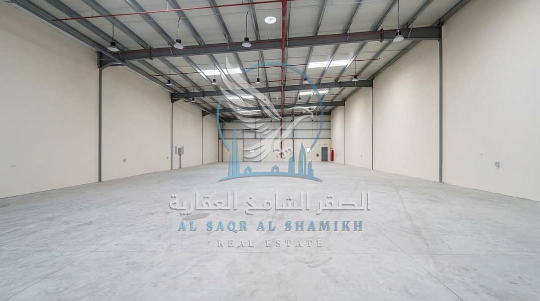 2 A large warehouse with high ceilings and main road access. . jpeg