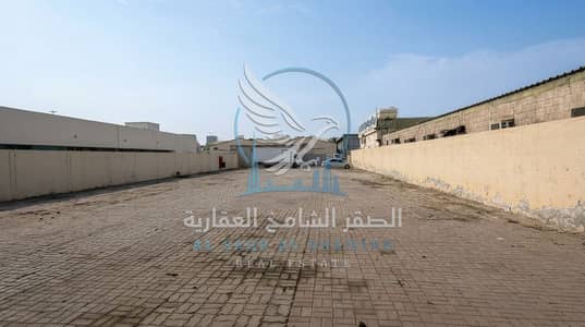 Mixed Use Land para en Alquiler en Industrial Area, Sharjah - حوش مناسب لتخزين المعدات والبضائع. jpeg