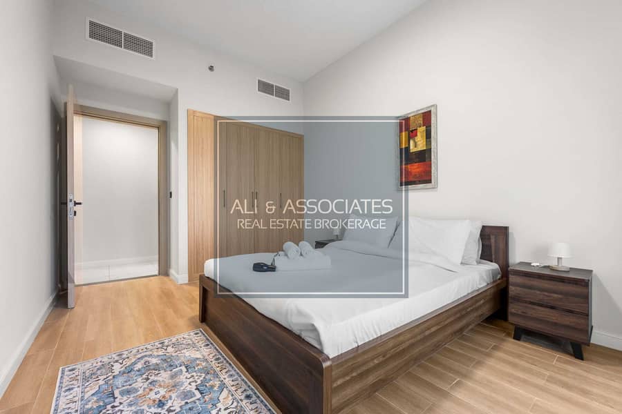 5 Bedroom 1. jpg