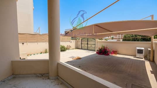 阿尔法拉吉， 夏尔迦 4 卧室别墅待租 - 4 Bedroom Villa for Rent in Al Falaj Two Floors 2 Master Rooms Balconies 2 Majlis Maid Room Laundry Room Covered Parking. png