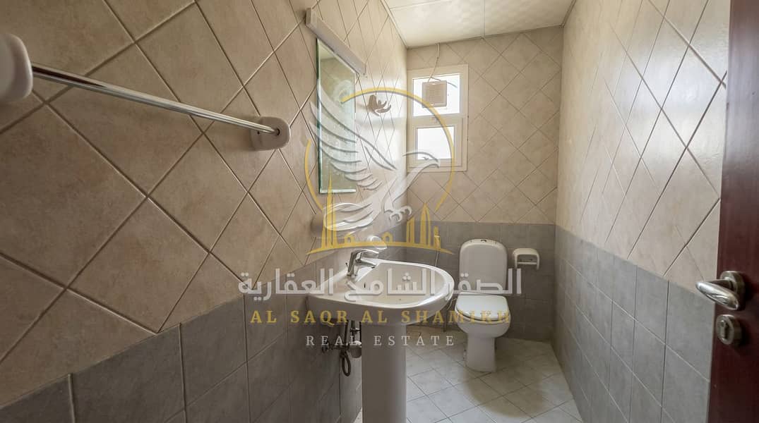 8 غرفة وصالة للإيجار السنوي في القليعة بمساحات واسعة وبلكون وإطلالة مفتوحة وتكييف مركزي وباركن مجاني 8. jpeg