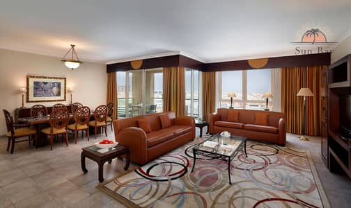 3 Schlafzimmer Hotel Apartment zum Miete in Deira, Dubai - 3BR - Living Room. jpg 3 Schlafzimmer Hotel Apartment zum Miete in Deira, Dubai - 3BR - Living Room. jpg