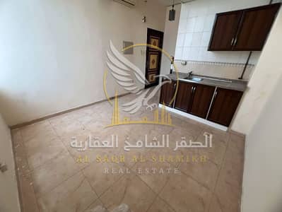 Studio de  à à louer à Al Qulayaah, Sharjah - apartment-for-rent-1-bedroom-alqlyaa-alsharqa-astwdyw-fy-bnaya-property-03. jpg