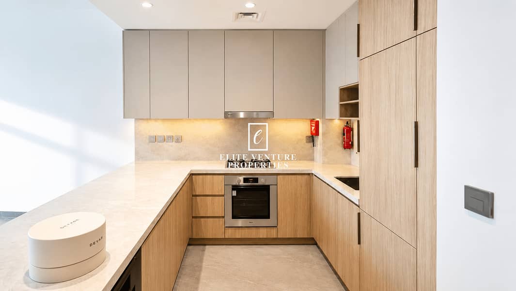 MODERN+STUDY | SPACIOUS LAYOUT | PRIME LOCATION MODERN+STUDY | SPACIOUS LAYOUT | PRIME LOCATION