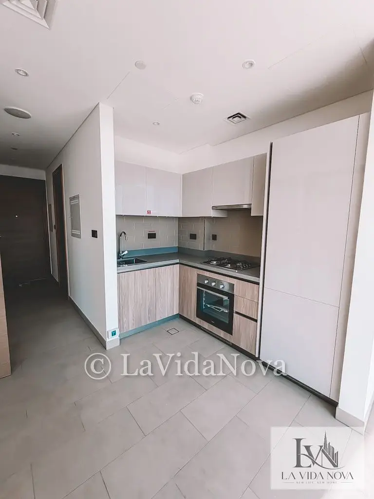Bright and spacious 1-bedroom for RENT / Waves Hartland/ High floor
