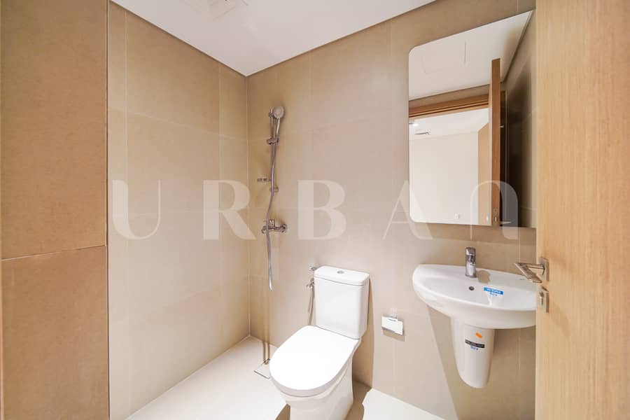 16 ADU00039. JPG