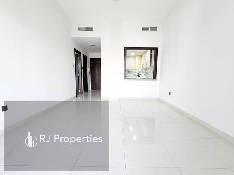 1000584882. jpg 1000584882. jpg
