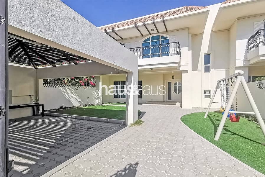 Large 4 Bed villa| Close to beach| Well maintained