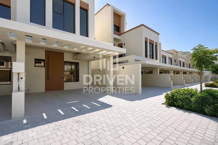 Corner Unit | Close to Lagoon | Maids Room Corner Unit | Close to Lagoon | Maids Room