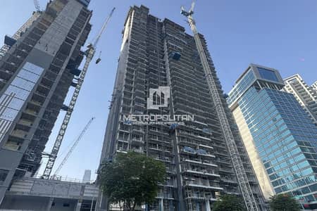 2 Bedroom Flat for Sale in Business Bay, Dubai - Middle Floor | Burj Khalifa View | Motivate Seller