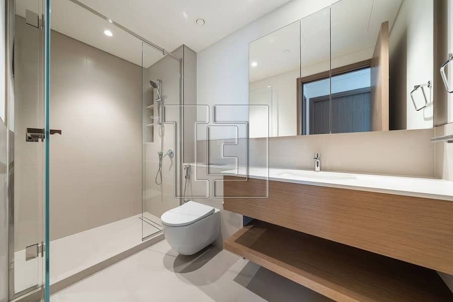 7 Bathroom. jpeg