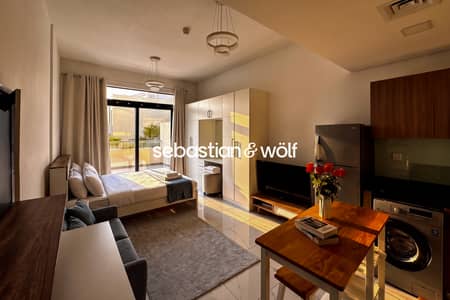 استوديو  للايجار في قرية جميرا الدائرية، دبي - 01_COVER_Clean_Studio_Living_Sleeping_Area. jpg