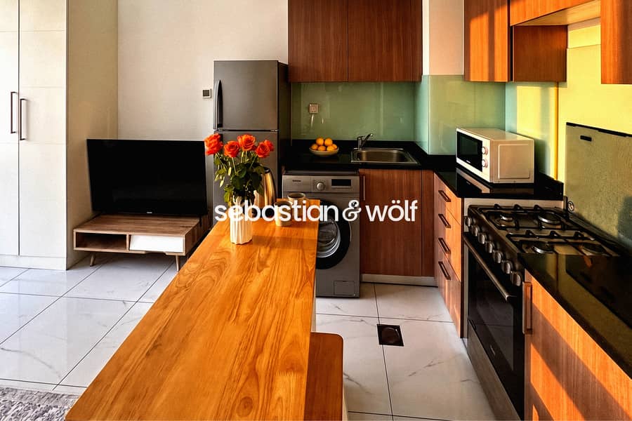 4 04_Clean_Kitchen_Dining_Area. jpg