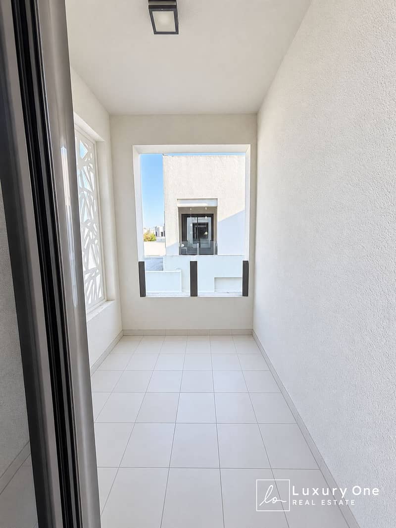 10 Bedroom 1 Balcony. png