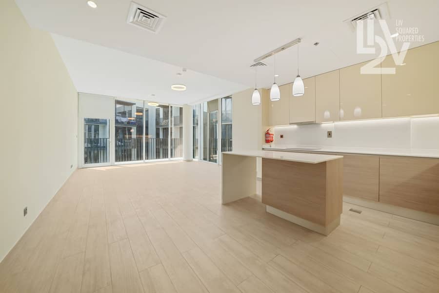 Corner Unit | Spacious Layout | Vacant Now Corner Unit | Spacious Layout | Vacant Now