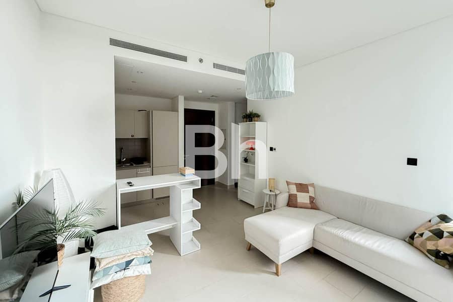 3 images image img