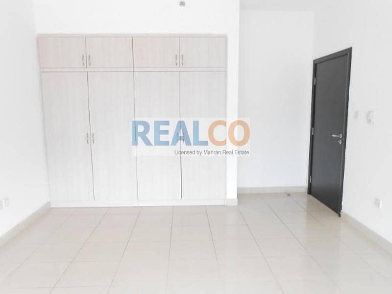 Fully Furnished 2BED close to Metro SZR View