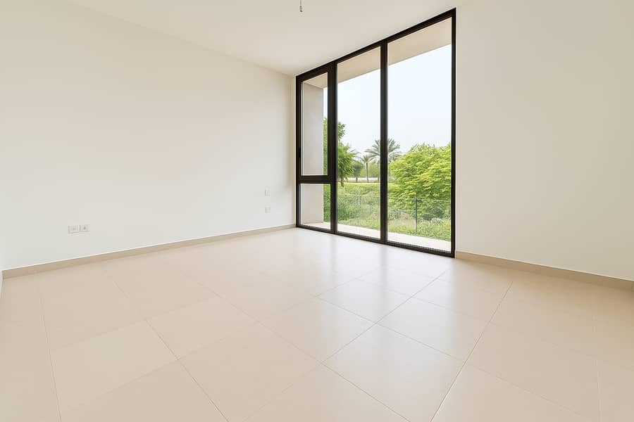 8 20250819_1452_Luxury Real Estate Enhancement_remix_01k30z6h0xfmrv8nte27c6e8x8. png