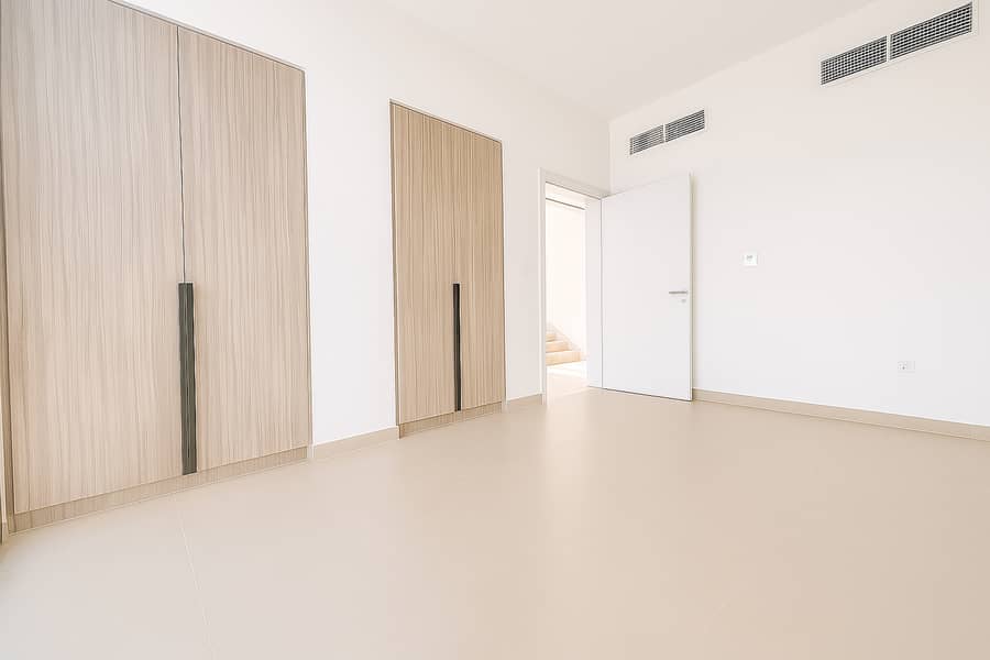 9 20250819_1452_Luxury Real Estate Interior_remix_01k30z6jt4f9vrb6mrqcdrz087. png