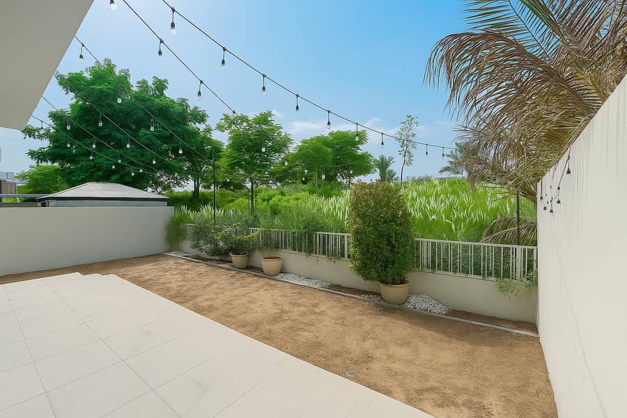 12 20250819_1459_Luxury Outdoor Patio_remix_01k30zkzk0efssbvycdayksqsf. png