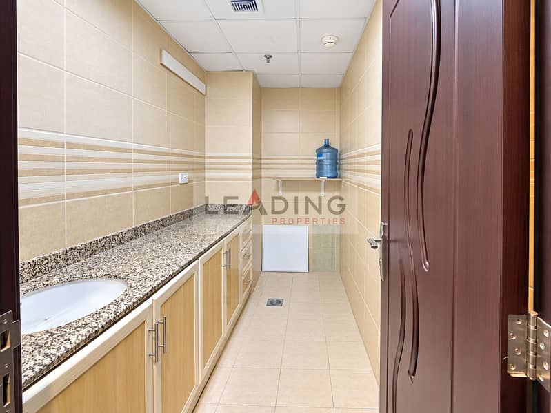 16 Showroom-ready narrow utility room. png