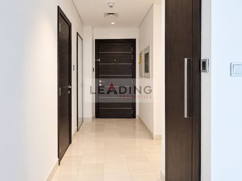 5 Immaculate Apartment Entrance Hallway. png