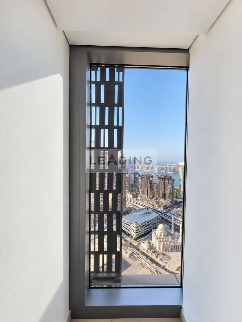 20 Bright Window Alcove Over City Skyline. png