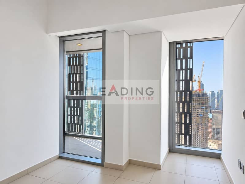 21 Showroom-Finish Interior with City View. png