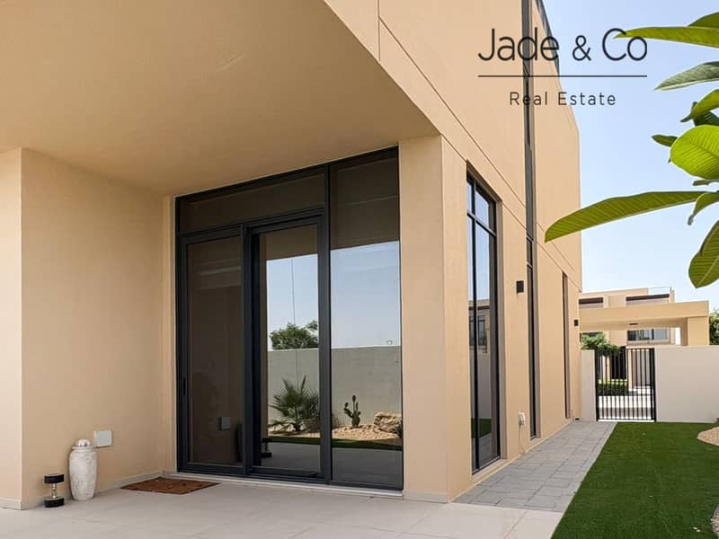 Community Expert | Single Row | Landscaped Community Expert | Single Row | Landscaped