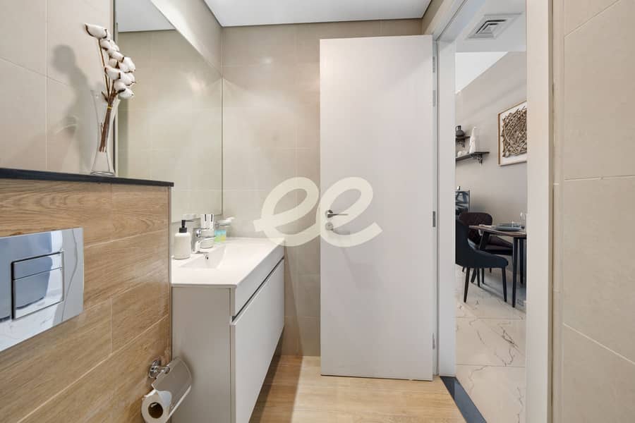 12 Bathroom 7. jpg