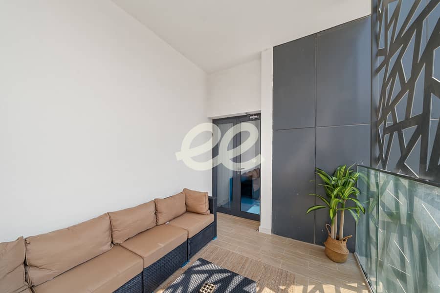 14 Balcony 4. jpg